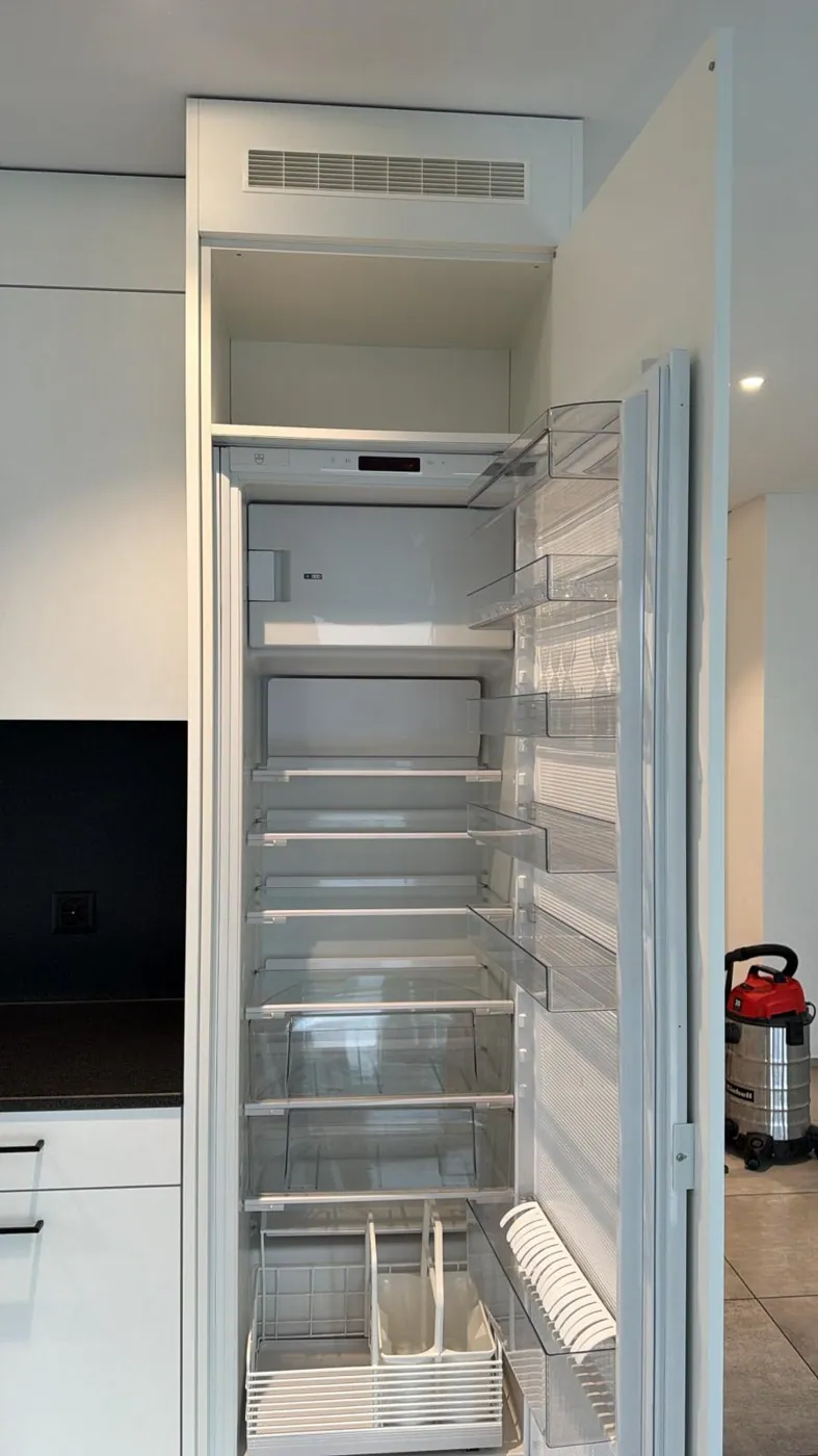 Gereinigter Einbaukühlschrank